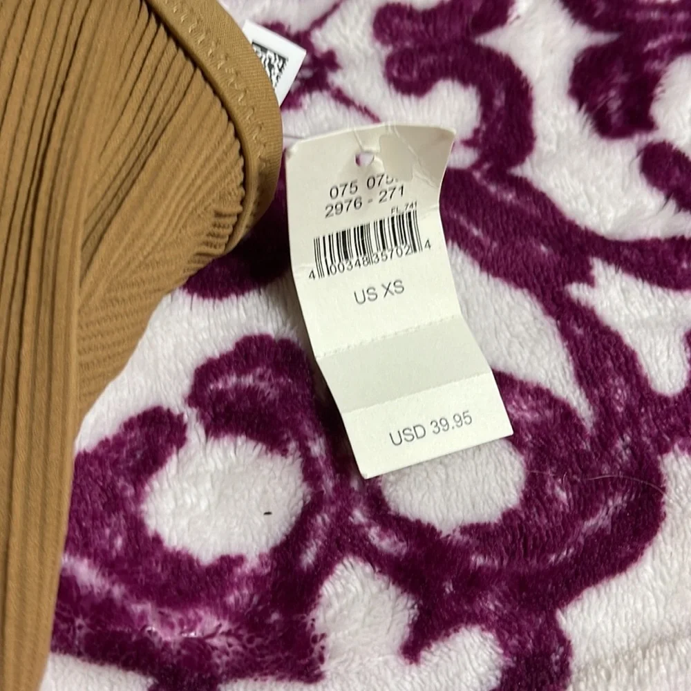 NWT XS Kortni Jeane bronze longline scoop top - Picture 3 of 4